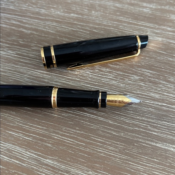 Waterman Expert Fountain Pen in Black with Gold Trim NEW - Picture 10 of 13